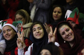 بانوان در مسابقه بسکتبال ایران و عراق در ورزشگاه آزادی