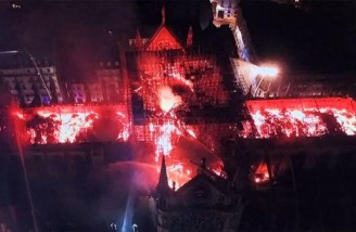 تصویر هوایی از آتش سوزی کلیسای «نتردام دُ پاری» که توسط یک پهپاد گرفته شده است| Pompiers de Paris