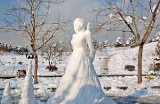 مجسمه هایی از جنس ِ برف