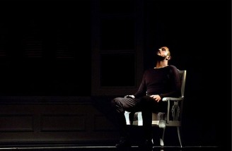 نمایش عاشقانه‌های ناآرام