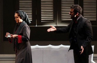 نمایش عاشقانه‌های ناآرام