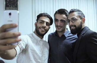 دیدار هنرمندان با سید حسن خمینی