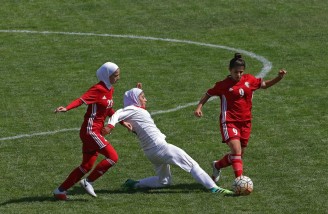 حضور بدون پوشش ِ تیم فوتبال دختران اردن در تهران