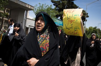 آتش زدن پرچم آمریکا و تذکر به دولت حسن روحانی در تهران