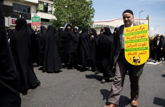 آتش زدن پرچم آمریکا و تذکر به دولت حسن روحانی در تهران