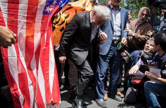 آتش زدن پرچم آمریکا و تذکر به دولت حسن روحانی در تهران