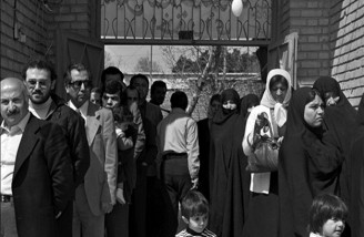 آدم ها در صفِ انتظار جمهوری اسلامی| ۱۲ فروردین ۱۳۵۸