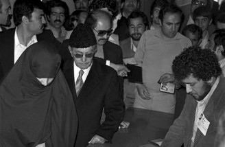 آدم ها در صفِ انتظار جمهوری اسلامی| ۱۲ فروردین ۱۳۵۸