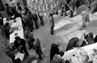 آدم ها در صفِ انتظار جمهوری اسلامی| ۱۲ فروردین ۱۳۵۸