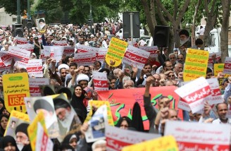 راهپیمایی نمازگزاران اصفهانی در حمایت از بیانیه شورای عالی امنیت