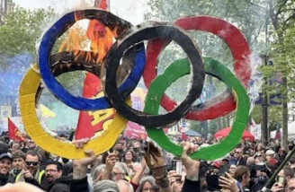حلقه‌های المپیک در پاریس به آتش کشیده شد