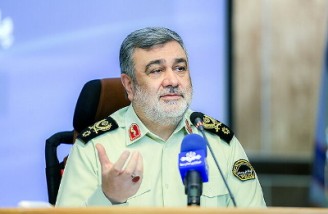 نیروهای انتظامی که با آشوب مبارزه می‌کنند اسلحۀ غیرکشنده دارند