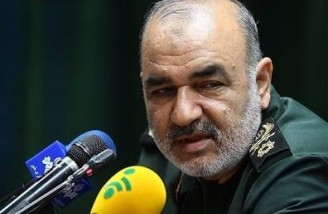 فرمانده سپاه وزارت بهداشت ایران را پیشتاز جهانی مبارزه با کرونا خواند