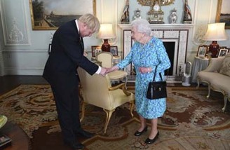 ملکه الیزابت دوم با تعلیق پارلمان بریتانیا موافقت کرد