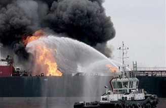 ایران 44 ملوان دو نفتکش حادثه دیده در دریای عمان را نجات داد