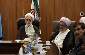 دشمن با همه سازوبرگش زانو زد