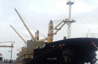 یک کشتی ایرانی حامل مواد غذایی به ونزوئلا رسید