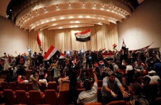 معترضان پارلمان عراق را اشغال کردند