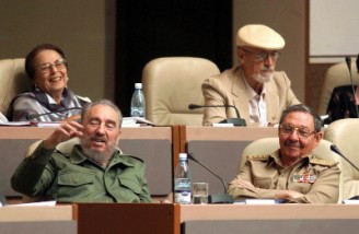 رائول کاسترو از ریاست حزب کمونیست کوبا کناره می گیرد