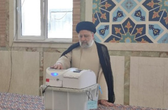 جمهوری اسلامی به دموکراسی عمل می‌کند