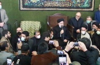 هر کس موجب یأس و ناامیدی شود همراه با دشمنان است