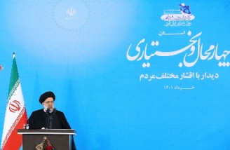 به نام خدا و به نام ملت ایران یک‌قدم عقب‌نشینی نمی‌کنیم 