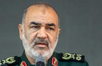 فرمانده سپاه بسیج را فرشته نجات ملت خواند