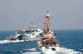 نیروی دریایی آمریکا به قایق های نظامی ایران تیراندازی کرد