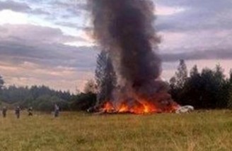 یک هواپیمای نظامی‌ در کازرون سقوط کرد
