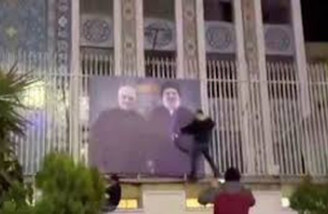 شبه نظامیان با زور به سفارت ایران در سوریه حمله کردند 