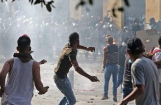 چند وزارتخانه لبنان به تصرف معترضان درآمد