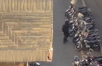 فیلم تخریب موتور سیکلت‌های مردم توسط پلیس 